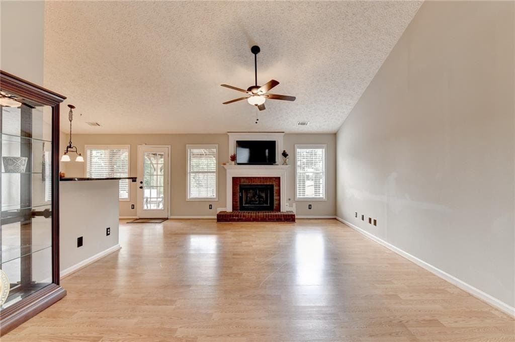 3 bedroom, 2 bathroom, 2,190 sq ft single family residence for sale at 5810 Tallantworth Crossing, Cumming, GA 30040 — photo 8