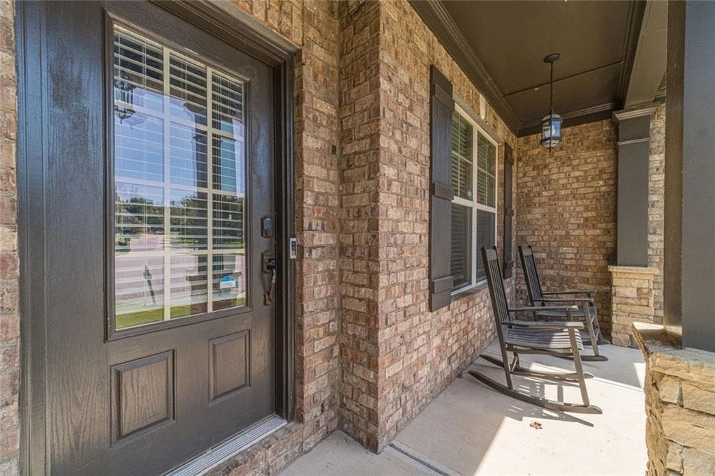 5 bedroom, 4 bathroom, 4,498 sq ft single family residence for sale at 9240 Hollywood Drive, Gainesville, GA 30506 — photo 7