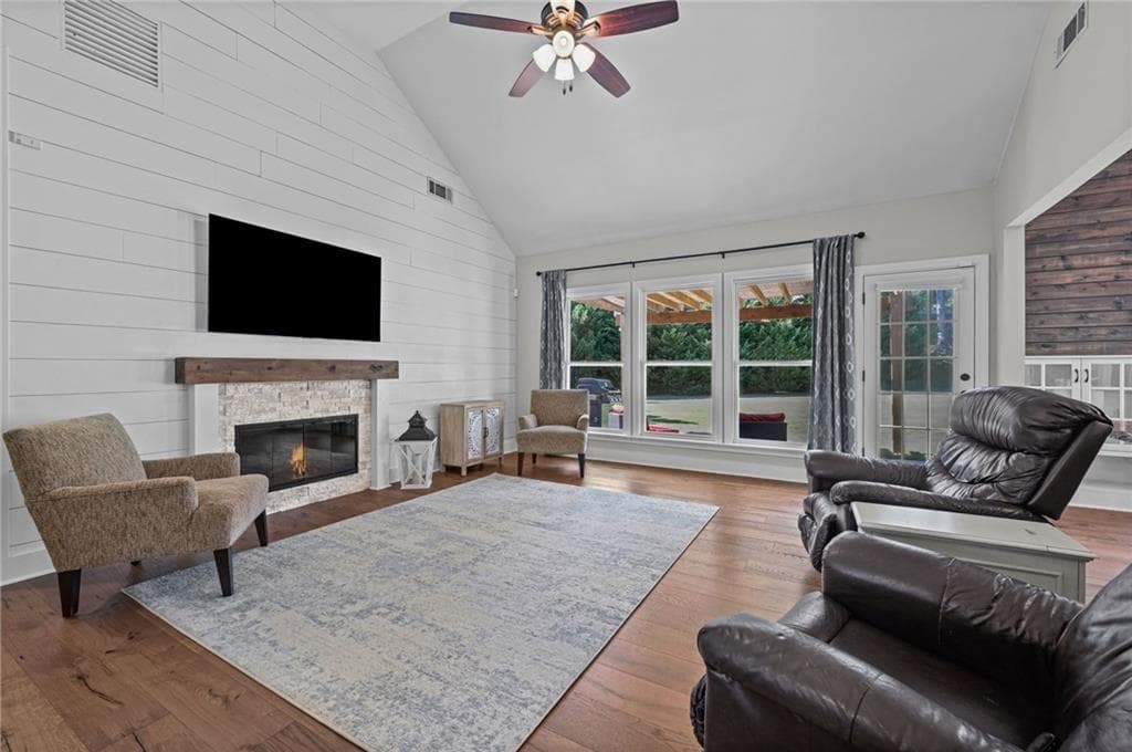 3 bedroom, 2 bathroom, 1,953 sq ft single family residence under contract at 440 Allenbrook Court, Roswell, GA 30075 — photo 9