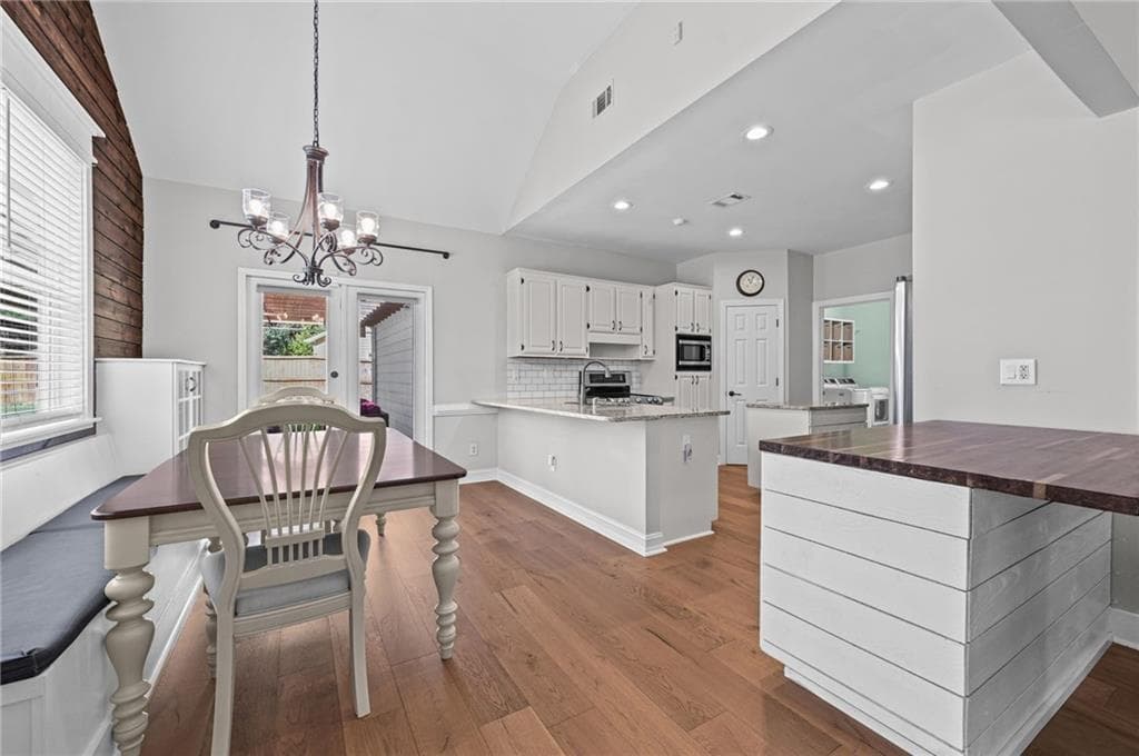 3 bedroom, 2 bathroom, 1,953 sq ft single family residence under contract at 440 Allenbrook Court, Roswell, GA 30075 — photo 10