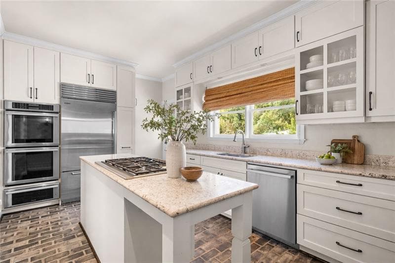 4 bedroom, 3 bathroom, 3,000 sq ft single family residence for sale at 1163 University Drive, Atlanta, GA 30306 — photo 8