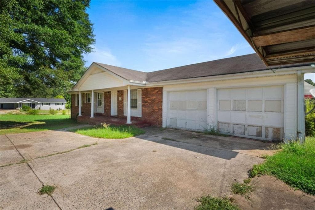3 bedroom, 2 bathroom, 1,200 sq ft single family residence under contract at 4911 Flint Hill Road, Austell, GA 30106 — photo 4