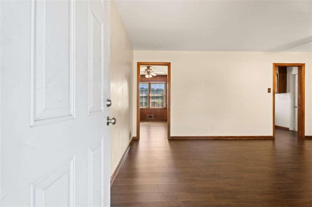 3 bedroom, 2 bathroom, 1,200 sq ft single family residence under contract at 4911 Flint Hill Road, Austell, GA 30106 — photo 5