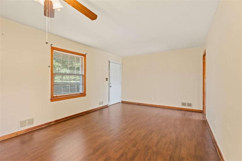 3 bedroom, 2 bathroom, 1,200 sq ft single family residence under contract at 4911 Flint Hill Road, Austell, GA 30106 — photo 7