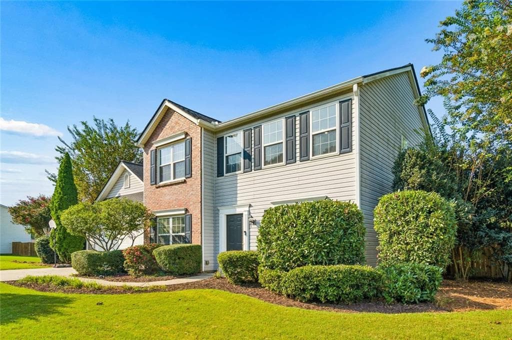 4 bedroom, 3 bathroom, 2,328 sq ft single family residence for sale at 2960 Evergreen Eve Crossing, Dacula, GA 30019 — photo 3