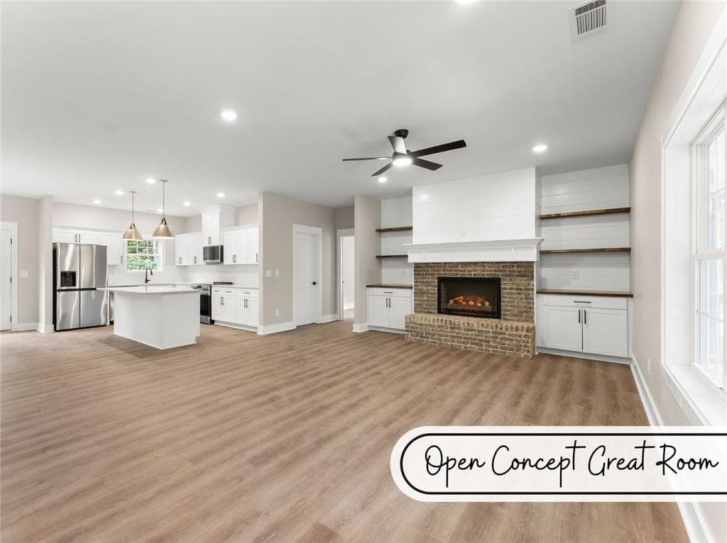 4 bedroom, 3 bathroom, 2,584 sq ft single family residence for sale at 577 Peaceful Valley Drive, Cleveland, GA 30528 — photo 4