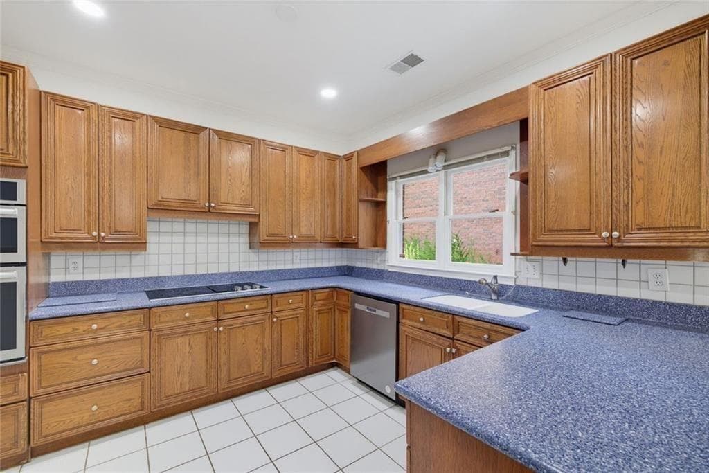 4 bedroom, 3 bathroom, 2,420 sq ft single family residence for sale at 6260 Forest Hills Drive, Peachtree Corners, GA 30092 — photo 7
