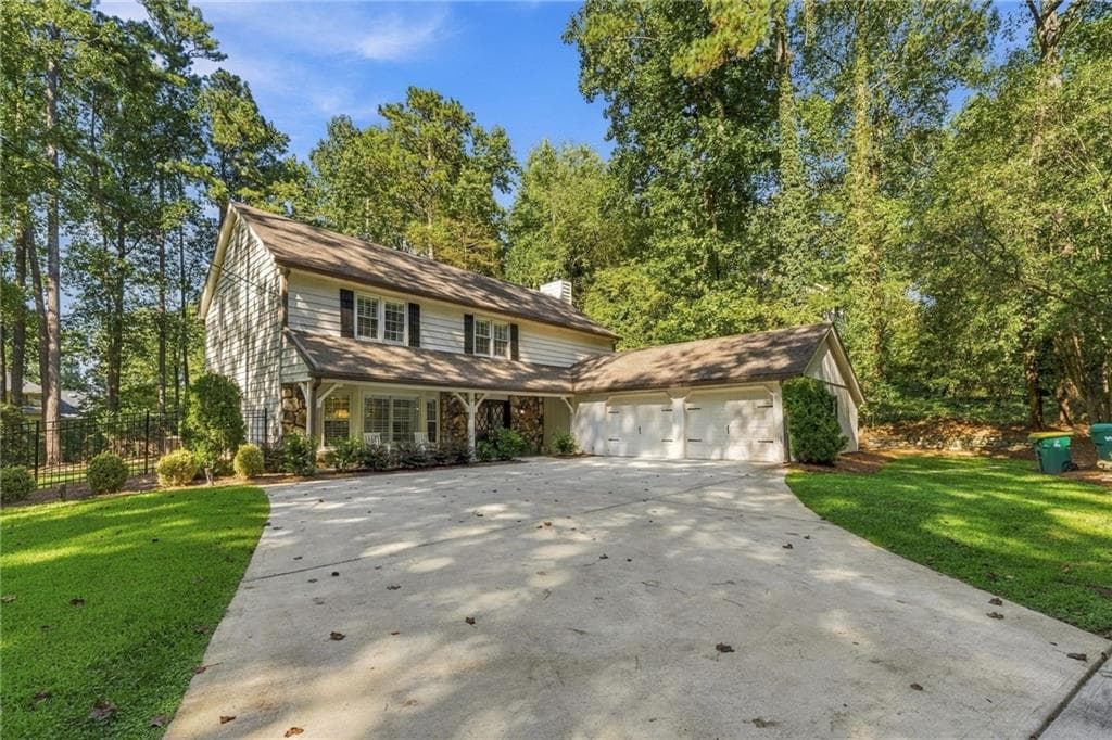 4 bedroom, 3 bathroom, 2,834 sq ft single family residence for rent at 510 Dalrymple Road, Sandy Springs, GA 30328 for $4,500 a month — photo 2