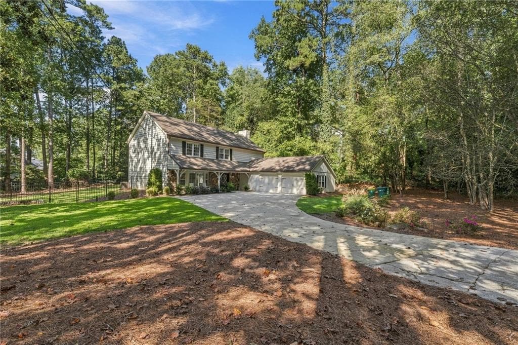 4 bedroom, 3 bathroom, 2,834 sq ft single family residence for rent at 510 Dalrymple Road, Sandy Springs, GA 30328 for $4,500 a month — photo 3