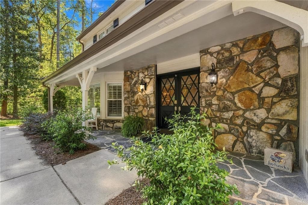 4 bedroom, 3 bathroom, 2,834 sq ft single family residence for rent at 510 Dalrymple Road, Sandy Springs, GA 30328 for $4,500 a month — photo 5