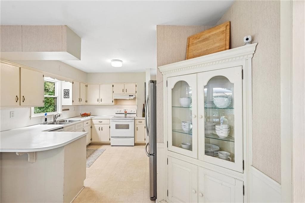 4 bedroom, 2 bathroom, 1,875 sq ft single family residence for sale at 1933 Carthage Road, Tucker, GA 30084 — photo 9