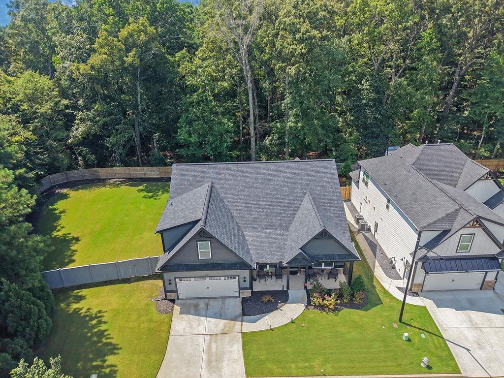 4 bedroom, 3 bathroom, 3,031 sq ft single family residence for sale at 2731 Villa Irwin Chase Southwest, Marietta, GA 30064 — photo 2