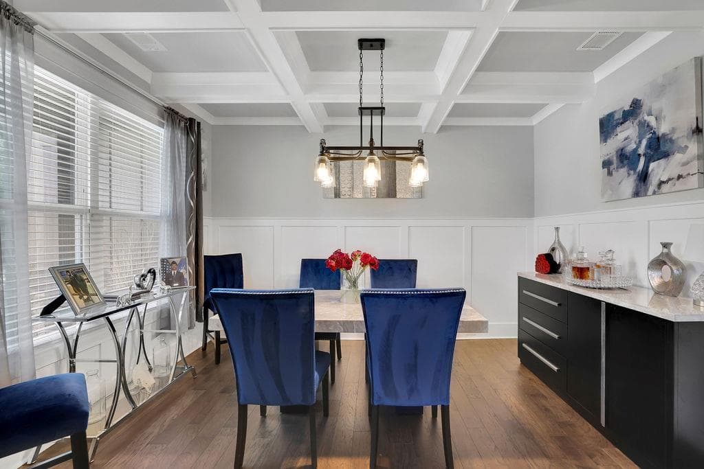 4 bedroom, 3 bathroom, 3,031 sq ft single family residence for sale at 2731 Villa Irwin Chase Southwest, Marietta, GA 30064 — photo 4