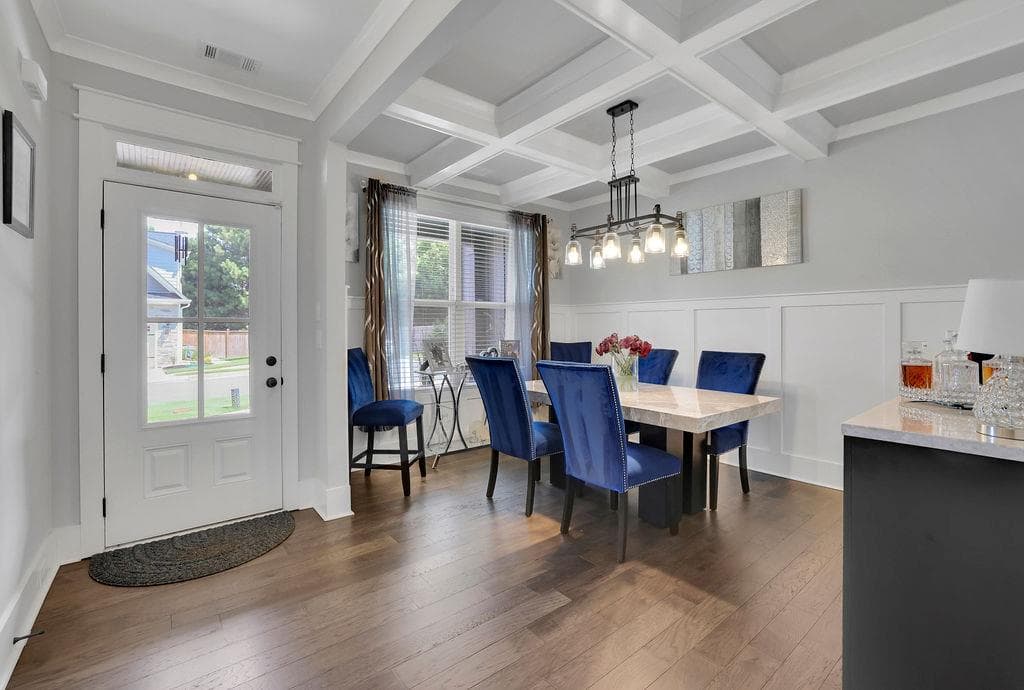4 bedroom, 3 bathroom, 3,031 sq ft single family residence for sale at 2731 Villa Irwin Chase Southwest, Marietta, GA 30064 — photo 5