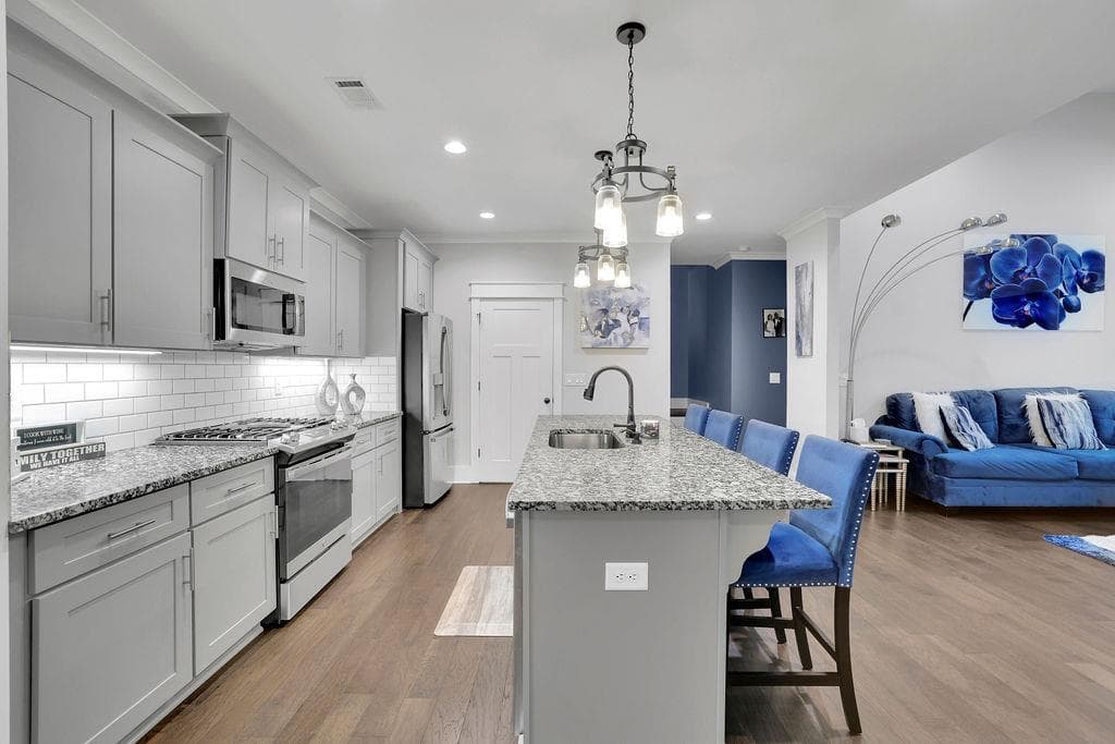 4 bedroom, 3 bathroom, 3,031 sq ft single family residence for sale at 2731 Villa Irwin Chase Southwest, Marietta, GA 30064 — photo 7