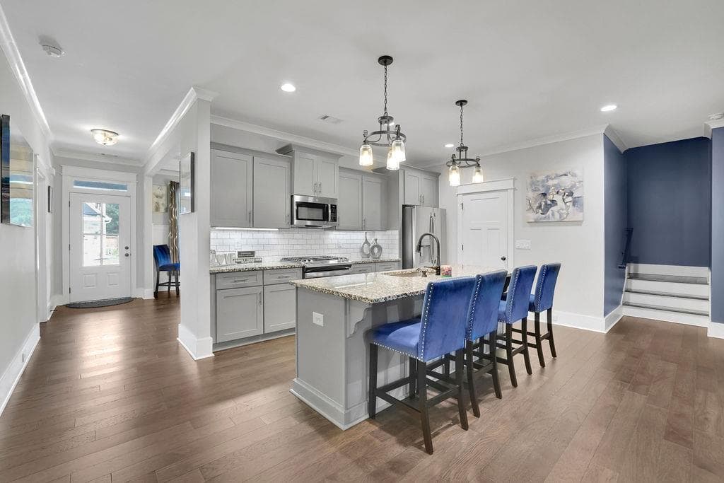 4 bedroom, 3 bathroom, 3,031 sq ft single family residence for sale at 2731 Villa Irwin Chase Southwest, Marietta, GA 30064 — photo 8