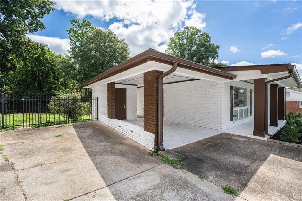 4 bedroom, 4 bathroom, 2,062 sq ft single family residence for sale at 2044 Yucca Drive, Decatur, GA 30032 — photo 5