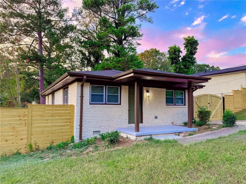 3 bedroom, 2 bathroom, 1,070 sq ft single family residence for sale at 366 Illinois Avenue, Atlanta, GA 30314 — photo 2
