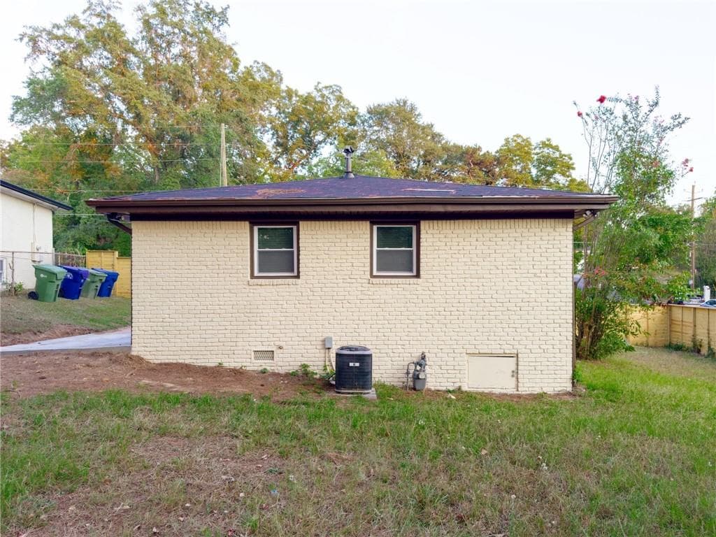 3 bedroom, 2 bathroom, 1,070 sq ft single family residence for sale at 366 Illinois Avenue, Atlanta, GA 30314 — photo 4