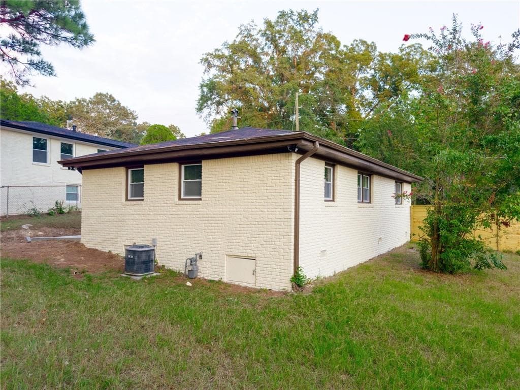 3 bedroom, 2 bathroom, 1,070 sq ft single family residence for sale at 366 Illinois Avenue, Atlanta, GA 30314 — photo 5