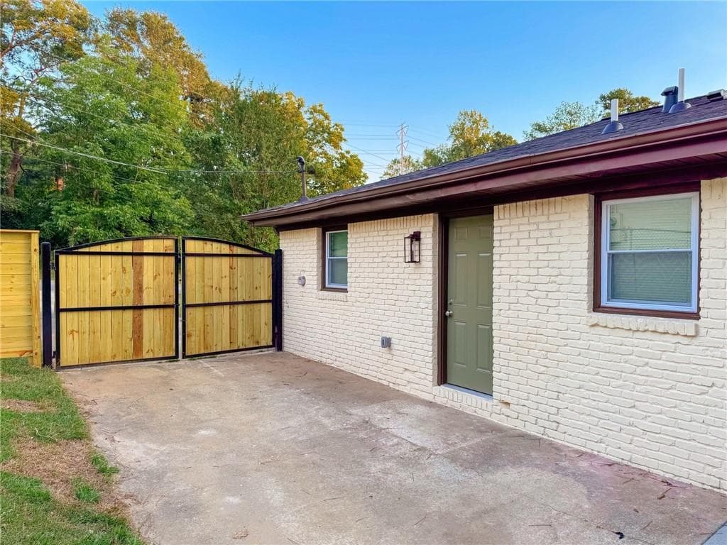 3 bedroom, 2 bathroom, 1,070 sq ft single family residence for sale at 366 Illinois Avenue, Atlanta, GA 30314 — photo 6