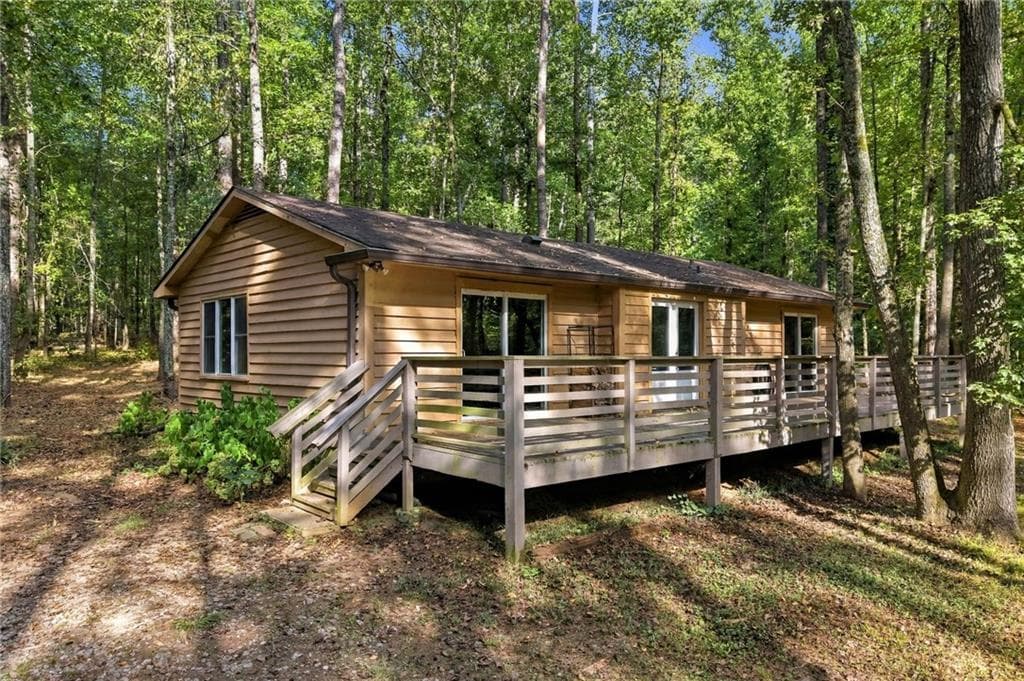 2 bedroom, 1 bathroom, 1,130 sq ft single family residence for sale at 760 Cherokee Trail, Winterville, GA 30683