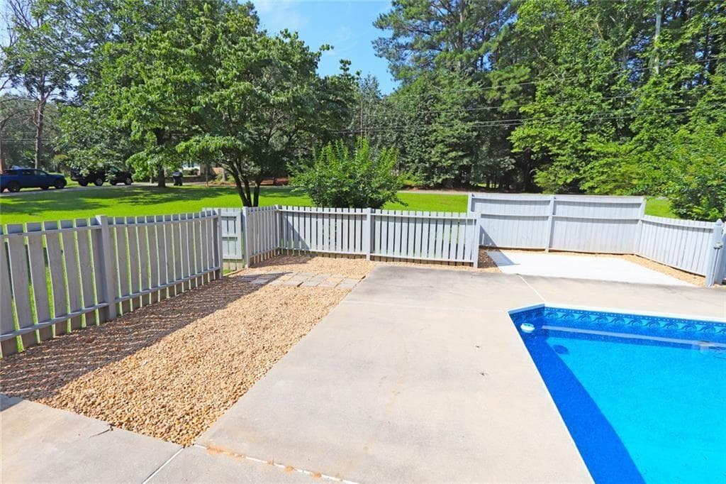 3 bedroom, 2 bathroom, 2,229 sq ft single family residence for sale at 42 Dale Street, Temple, GA 30179 — photo 8