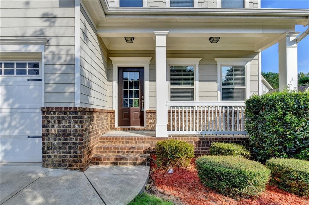 4 bedroom, 3 bathroom, 2,142 sq ft single family residence for sale at 4691 Hidden Creek Drive, Gainesville, GA 30504 — photo 2