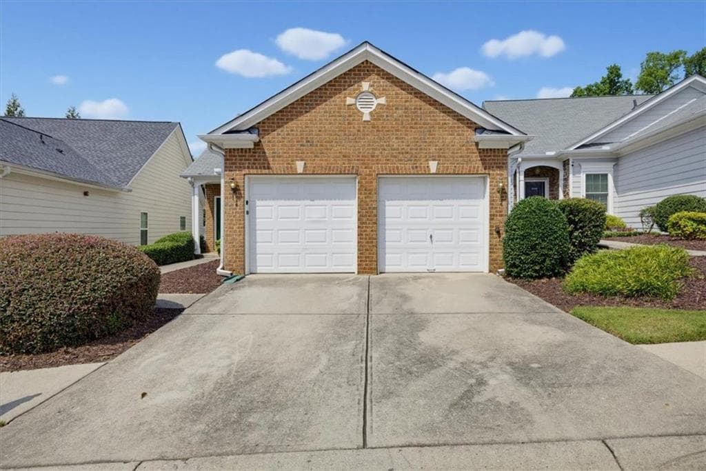 3 bedroom, 3 bathroom, 1,342 sq ft single family residence for sale at 2090 Appaloosa Way, Conyers, GA 30012