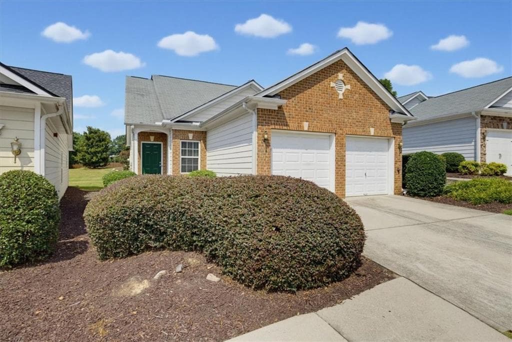 3 bedroom, 3 bathroom, 1,342 sq ft single family residence for sale at 2090 Appaloosa Way, Conyers, GA 30012 — photo 3