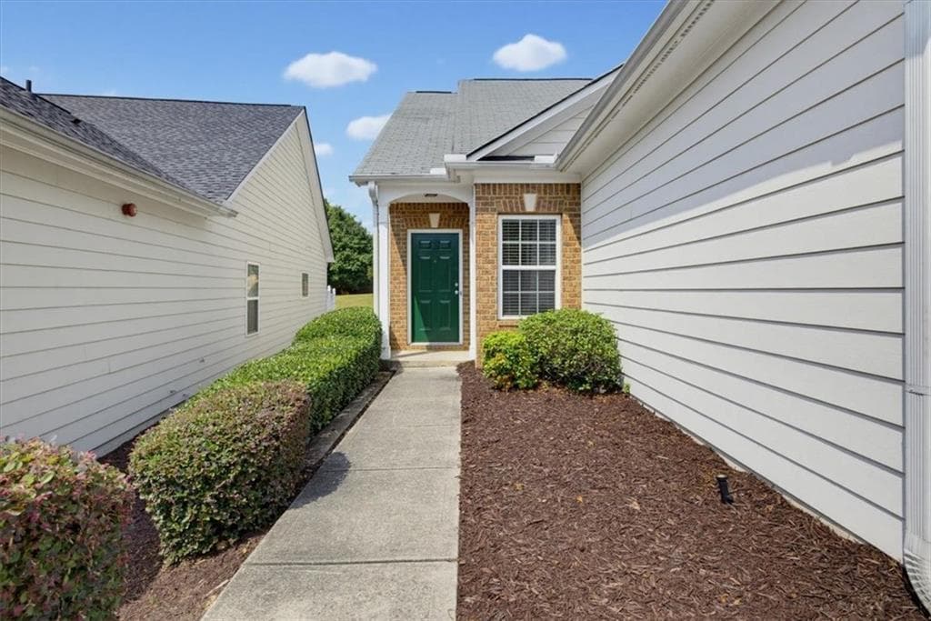 3 bedroom, 3 bathroom, 1,342 sq ft single family residence for sale at 2090 Appaloosa Way, Conyers, GA 30012 — photo 4