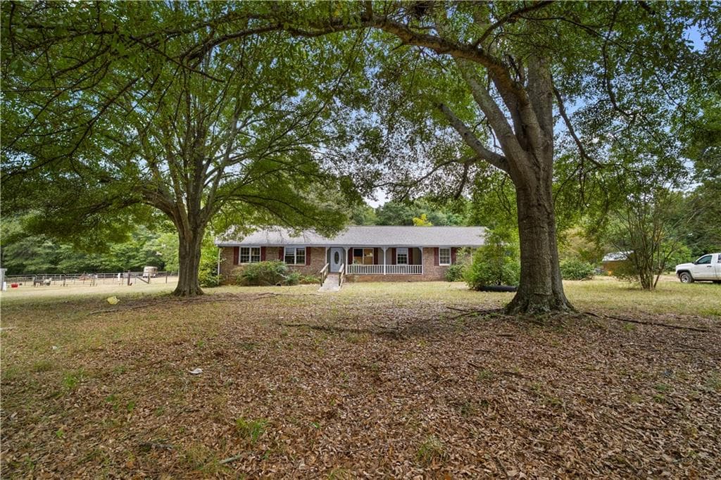 3 bedroom, 2 bathroom, 1,408 sq ft single family residence under contract at 1031 Second Street, Bishop, GA 30621 — photo 2