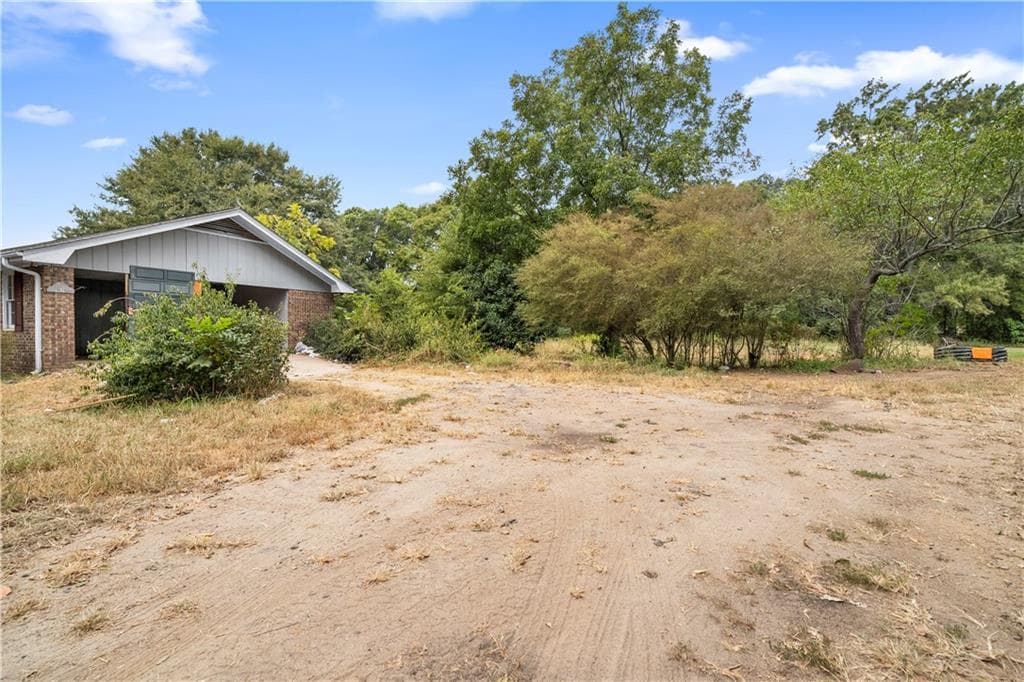 3 bedroom, 2 bathroom, 1,408 sq ft single family residence under contract at 1031 Second Street, Bishop, GA 30621 — photo 3