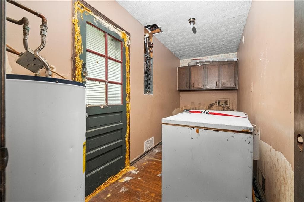 3 bedroom, 2 bathroom, 1,408 sq ft single family residence under contract at 1031 Second Street, Bishop, GA 30621 — photo 8