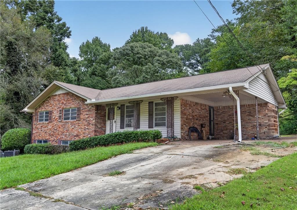 4 bedroom, 3 bathroom, 2,648 sq ft single family residence for sale at 4690 Janice Drive, College Park, GA 30337 — photo 3