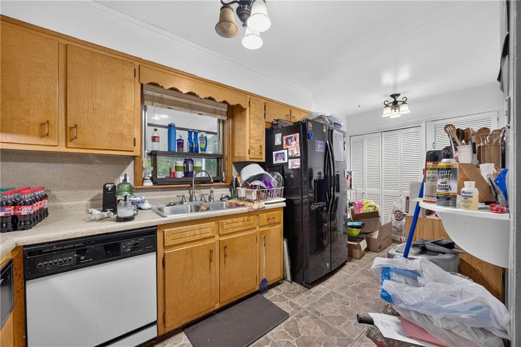 4 bedroom, 3 bathroom, 2,648 sq ft single family residence for sale at 4690 Janice Drive, College Park, GA 30337 — photo 8