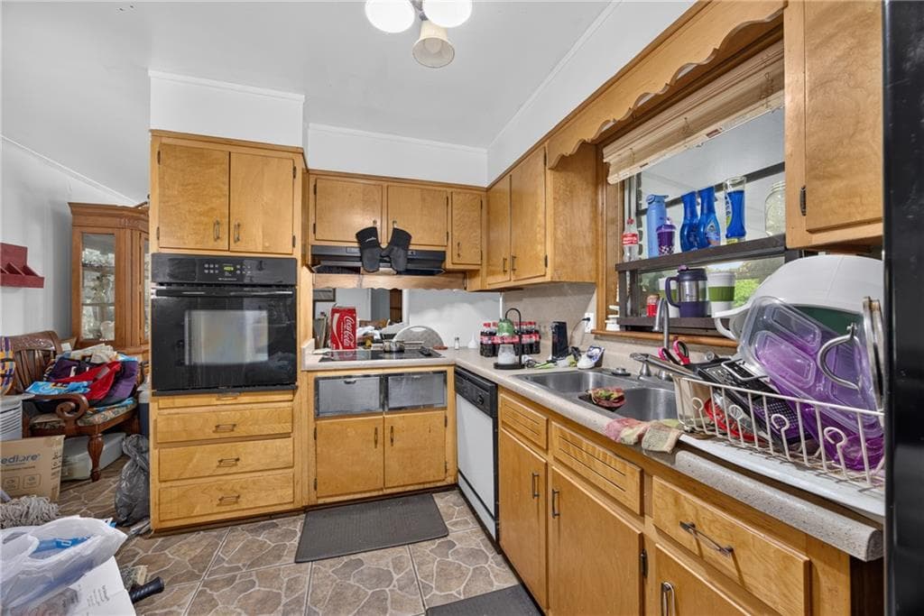 4 bedroom, 3 bathroom, 2,648 sq ft single family residence for sale at 4690 Janice Drive, College Park, GA 30337 — photo 9
