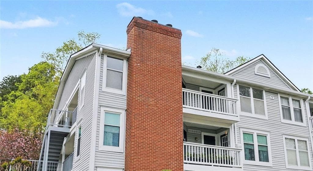 1 bedroom, 1 bathroom, 810 sq ft condominium for sale at 1325 Keys Lake Drive, Brookhaven, GA 30319