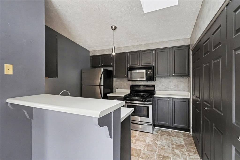 1 bedroom, 1 bathroom, 810 sq ft condominium for sale at 1325 Keys Lake Drive, Brookhaven, GA 30319 — photo 2