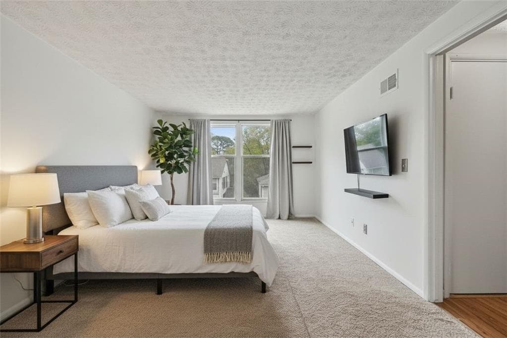 1 bedroom, 1 bathroom, 810 sq ft condominium for sale at 1325 Keys Lake Drive, Brookhaven, GA 30319 — photo 4