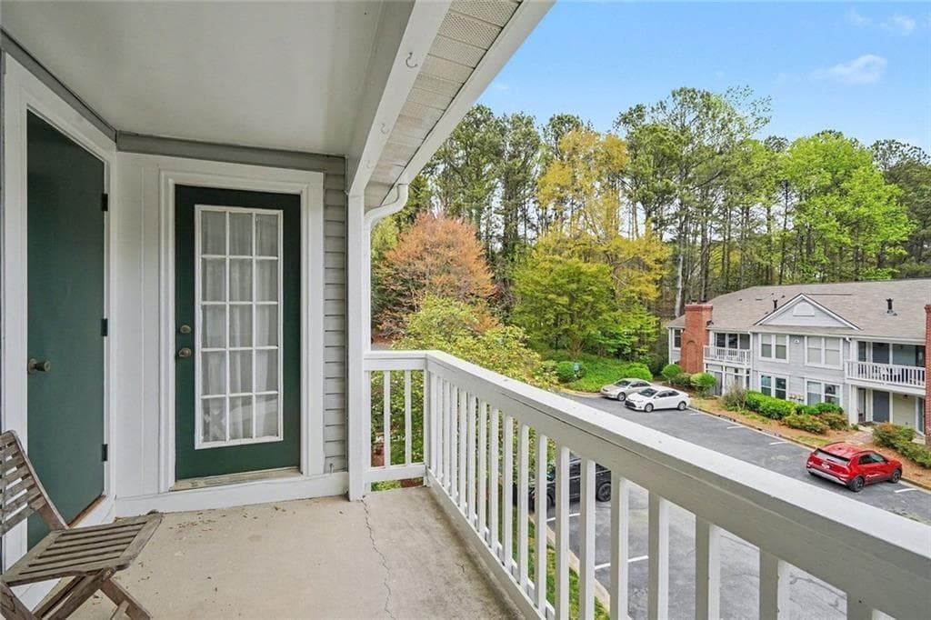 1 bedroom, 1 bathroom, 810 sq ft condominium for sale at 1325 Keys Lake Drive, Brookhaven, GA 30319 — photo 9
