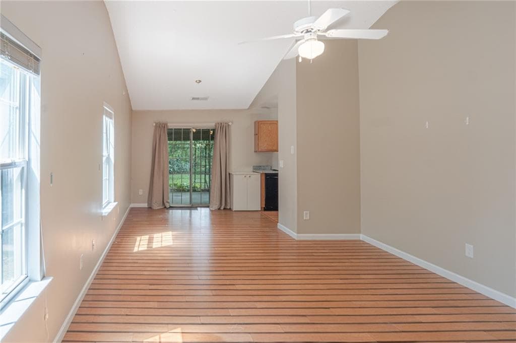 2 bedroom, 2 bathroom, 1,007 sq ft townhouse for sale at 209 Cottonwood Creek Circle, Canton, GA 30114 — photo 2