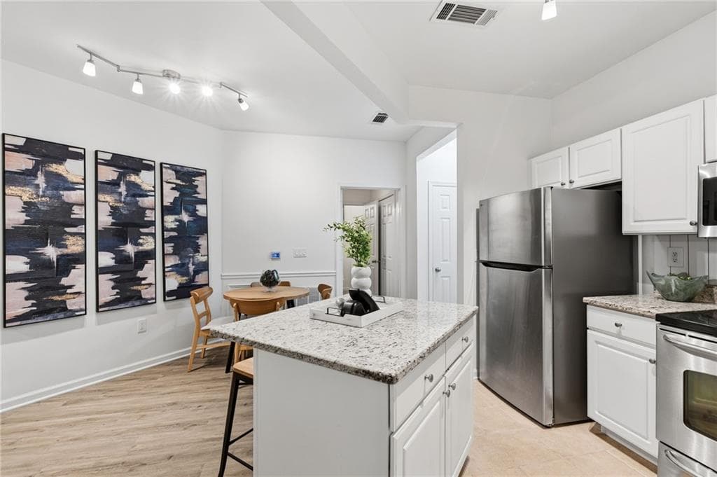 1 bedroom, 1 bathroom, 816 sq ft condominium for sale at 1850 Cotillion Drive 2111, Atlanta, GA 30338 — photo 7