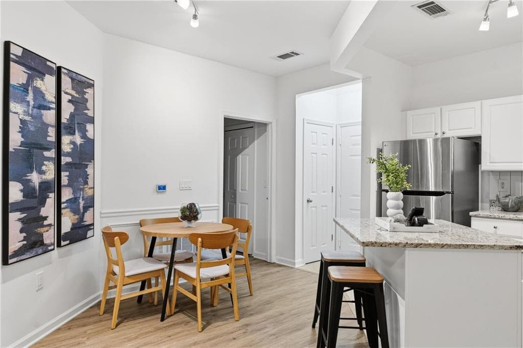 1 bedroom, 1 bathroom, 816 sq ft condominium for sale at 1850 Cotillion Drive 2111, Atlanta, GA 30338 — photo 8