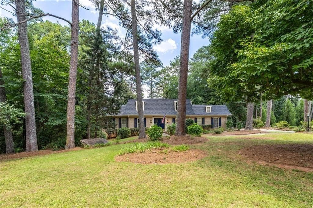 4 bedroom, 4 bathroom, 4,434 sq ft single family residence for sale at 2123 Mountain Creek Drive, Smoke Rise, GA 30087 — photo 2
