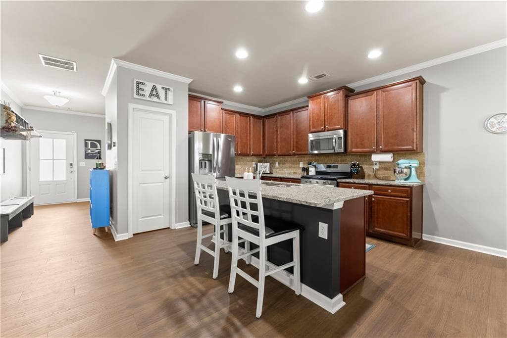 4 bedroom, 3 bathroom, 2,585 sq ft single family residence for sale at 4510 Hidden Creek Drive, Gainesville, GA 30504 — photo 2