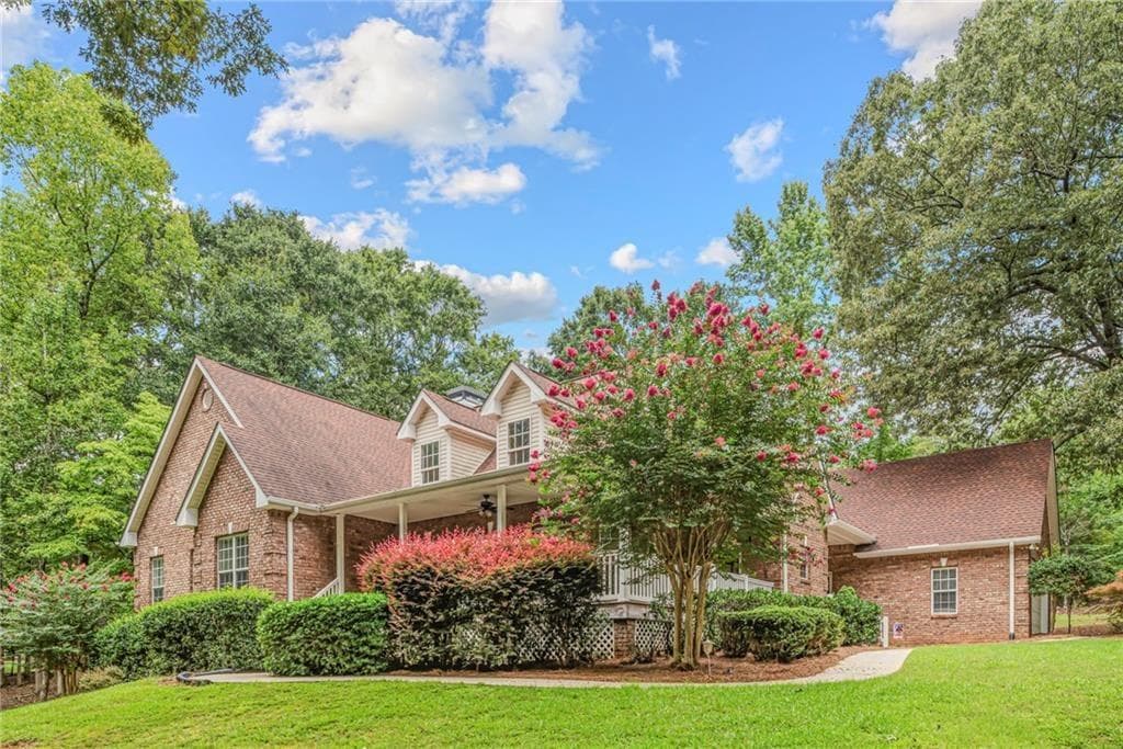 6 bedroom, 3 bathroom, 4,280 sq ft single family residence for sale at 170 St Gabriel Way, Fayetteville, GA 30215 — photo 2