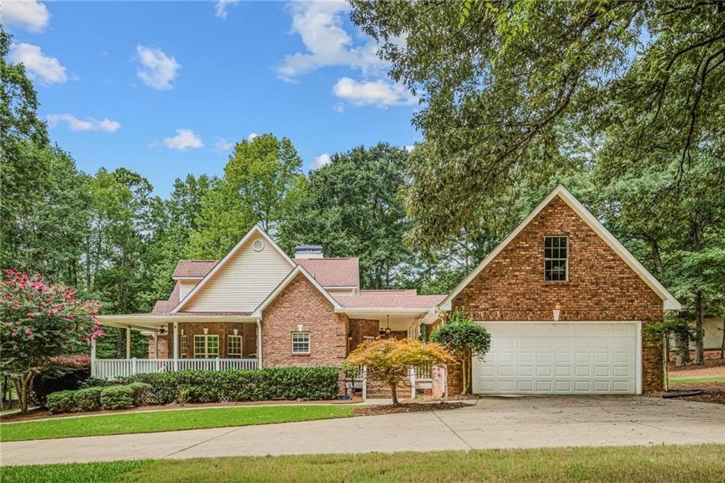 6 bedroom, 3 bathroom, 4,280 sq ft single family residence for sale at 170 St Gabriel Way, Fayetteville, GA 30215 — photo 3