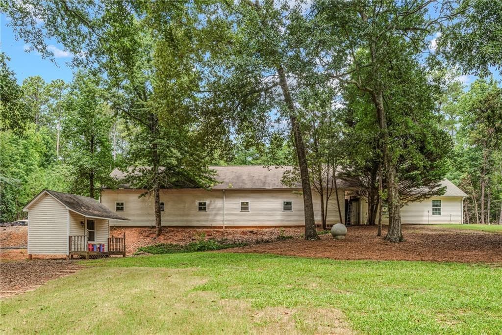 6 bedroom, 3 bathroom, 4,280 sq ft single family residence for sale at 170 St Gabriel Way, Fayetteville, GA 30215 — photo 5
