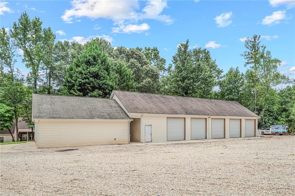 6 bedroom, 3 bathroom, 4,280 sq ft single family residence for sale at 170 St Gabriel Way, Fayetteville, GA 30215 — photo 9